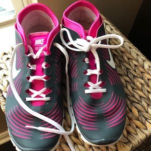 Nike tennis shoes
